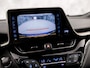 Toyota C-HR / C-HR+ 1.8 Hybrid Sport Automaat (NAVIGATIE, CAMERA, JBL AUDIO, STOELVERWARMING, KEYLESS, SPORTSTOELEN, GETINT GLAS, ADAPTIVE CRUISE, NIEUWSTAAT)