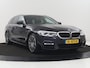BMW 5-Serie 520i M Sport | Head-Up | Leder | Stoelverwarming | Camera | Sportstoelen | Park Assist | Carplay | Sfeerverlichting | Navigatie | Cruise control | Memory | Climate control | 19'' | Bluetooth