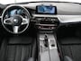 BMW 5-Serie 520i M Sport | Head-Up | Leder | Stoelverwarming | Camera | Sportstoelen | Park Assist | Carplay | Sfeerverlichting | Navigatie | Cruise control | Memory | Climate control | 19'' | Bluetooth