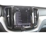 Volvo XC60 T6 350PK Automaat Plug-in hybrid AWD Ultimate Dark Trekhaak / Luchtvering / Bowers & Wilkins / Adaptive Cruise control / 360 Camera / BLIS / Stoelverwarming voor en achter / Stuurverwarming / Elektrisch bedienbare stoelen met geheugen /