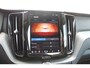 Volvo XC60 T6 350PK Automaat Plug-in hybrid AWD Ultimate Dark Trekhaak / Luchtvering / Bowers & Wilkins / Adaptive Cruise control / 360 Camera / BLIS / Stoelverwarming voor en achter / Stuurverwarming / Elektrisch bedienbare stoelen met geheugen /