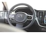 Volvo XC60 T6 350PK Automaat Plug-in hybrid AWD Ultimate Dark Trekhaak / Luchtvering / Bowers & Wilkins / Adaptive Cruise control / 360 Camera / BLIS / Stoelverwarming voor en achter / Stuurverwarming / Elektrisch bedienbare stoelen met geheugen /