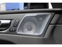 Volvo XC60 T6 350PK Automaat Plug-in hybrid AWD Ultimate Dark Trekhaak / Luchtvering / Bowers & Wilkins / Adaptive Cruise control / 360 Camera / BLIS / Stoelverwarming voor en achter / Stuurverwarming / Elektrisch bedienbare stoelen met geheugen /