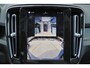 Volvo EC40 Extended Range Ultra 82 kWh - Panoramadak - IntelliSafe Assist & Surround - 360º Camera - Harman/Kardon audio - Verwarmde voorstoelen, stuur & achterbank - Parkeersensoren voor & achter - Elektr. bedienb. voorstoelen met geheugen links - Draadloze tel. lader - Warmtepomp - Extra getint glas - Inklapbare trekhaak - 20' LMV