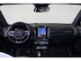 Volvo EC40 Extended Range Ultra 82 kWh - Panoramadak - IntelliSafe Assist & Surround - 360º Camera - Harman/Kardon audio - Verwarmde voorstoelen, stuur & achterbank - Parkeersensoren voor & achter - Elektr. bedienb. voorstoelen met geheugen links - Draadloze tel. lader - Warmtepomp - Extra getint glas - Inklapbare trekhaak - 20' LMV