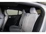 Volvo EC40 Extended Range Ultra 82 kWh - Panoramadak - IntelliSafe Assist & Surround - 360º Camera - Harman/Kardon audio - Verwarmde voorstoelen, stuur & achterbank - Parkeersensoren voor & achter - Elektr. bedienb. voorstoelen met geheugen links - Draadloze tel. lader - Warmtepomp - Extra getint glas - Inklapbare trekhaak - 20' LMV