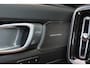 Volvo EC40 Extended Range Ultra 82 kWh - Panoramadak - IntelliSafe Assist & Surround - 360º Camera - Harman/Kardon audio - Verwarmde voorstoelen, stuur & achterbank - Parkeersensoren voor & achter - Elektr. bedienb. voorstoelen met geheugen links - Draadloze tel. lader - Warmtepomp - Extra getint glas - Inklapbare trekhaak - 20' LMV