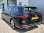 Volkswagen Passat Variant 1.5 eTSI Elegance Business / AUTOMAAT/ ACC/ DODEHOEK/ PARK.SENSOREN V+A/ CAMERA/ STUUR+STOELVERWARM./ MASSAGE/ APP-CONNECT/ ELEK.ACHTERKLEP/ KEYLESS/ DIGITAL DASH/ NAVI/ DAB/ CLIMA/ LED/ 17'' LMV
