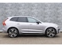 Volvo XC60 T8 Plug-in hybrid AWD Ultra Dark Exec. Ed. | Actieve Luchtvering | Bowers & Wilkins Audio | Head-up Display | 360 Graden Camera | Panoramadak | Lichtmetalen Velgen 22 inch | Elektrisch Verstelbare Voorstoelen | Geventileerde Stoelen | Massagefunctie | Keyless Entry | BLIS