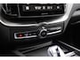 Volvo XC60 T8 Plug-in hybrid AWD Ultra Dark Exec. Ed. | Actieve Luchtvering | Bowers & Wilkins Audio | Head-up Display | 360 Graden Camera | Panoramadak | Lichtmetalen Velgen 22 inch | Elektrisch Verstelbare Voorstoelen | Geventileerde Stoelen | Massagefunctie | Keyless Entry | BLIS
