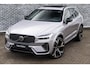 Volvo XC60 T8 Plug-in hybrid AWD Ultra Dark Exec. Ed. | Actieve Luchtvering | Bowers & Wilkins Audio | Head-up Display | 360 Graden Camera | Panoramadak | Lichtmetalen Velgen 22 inch | Elektrisch Verstelbare Voorstoelen | Geventileerde Stoelen | Massagefunctie | Keyless Entry | BLIS