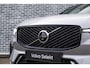 Volvo XC60 T8 Plug-in hybrid AWD Ultra Dark Exec. Ed. | Actieve Luchtvering | Bowers & Wilkins Audio | Head-up Display | 360 Graden Camera | Panoramadak | Lichtmetalen Velgen 22 inch | Elektrisch Verstelbare Voorstoelen | Geventileerde Stoelen | Massagefunctie | Keyless Entry | BLIS