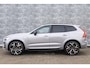 Volvo XC60 T8 Plug-in hybrid AWD Ultra Dark Exec. Ed. | Actieve Luchtvering | Bowers & Wilkins Audio | Head-up Display | 360 Graden Camera | Panoramadak | Lichtmetalen Velgen 22 inch | Elektrisch Verstelbare Voorstoelen | Geventileerde Stoelen | Massagefunctie | Keyless Entry | BLIS