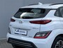 Hyundai Kona Electric EV Comfort 39 kWh / Accu SOH 100% / 8 Jaar Batterijgarantie / Fabrieksgarantie tot 3-2027 / Dealer Onderhouden / 3 Fase Laden CCS Snelladen / Stoel & Stuurwiel Verwarming / Navigatie via Apple Carplay & Android Auto / Adaptieve Cruise / Keyless / DAB /