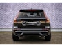Volvo XC60 2.0 T8 Plug-in hybrid AWD Ultra Black Edition Executive | Luchtvering | 22" | Gelamineerd Glas | Bowers & Wilkins | Stoelmassage & Ventilatie | Stoel & Stuurverwarming | 360 Camera | Pilot Assist | BLIS |