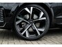 Volvo XC60 2.0 T8 Plug-in hybrid AWD Ultra Black Edition Executive | Luchtvering | 22" | Gelamineerd Glas | Bowers & Wilkins | Stoelmassage & Ventilatie | Stoel & Stuurverwarming | 360 Camera | Pilot Assist | BLIS |