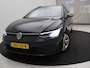 Volkswagen Golf Variant 1.5 eTSI Life Business AUTOMAAT / Trekgewicht 1.400 kg / Navigatie / Apk tot 11-2027 /Digitaal dashboard / Climate control / Navigatie / Apple Carplay Android /