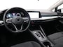 Volkswagen Golf Variant 1.5 eTSI Life Business AUTOMAAT / Trekgewicht 1.400 kg / Navigatie / Apk tot 11-2027 /Digitaal dashboard / Climate control / Navigatie / Apple Carplay Android /
