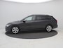 Volkswagen Golf Variant 1.5 eTSI Life Business AUTOMAAT / Trekgewicht 1.400 kg / Navigatie / Apk tot 11-2027 /Digitaal dashboard / Climate control / Navigatie / Apple Carplay Android /