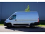 Citroën Jumper 2.2 BlueHDi 140 L2H2 3.5t Automaat |Nieuwstaat |Luifel |Trekhaak |Camera |Cruise |Navi |Carplay |Android auto |Stoelverwarming |Metallic |Nieuwe type |2e airbag