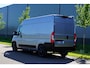 Citroën Jumper 2.2 BlueHDi 140 L2H2 3.5t Automaat |Nieuwstaat |Luifel |Trekhaak |Camera |Cruise |Navi |Carplay |Android auto |Stoelverwarming |Metallic |Nieuwe type |2e airbag