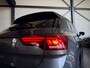 Volkswagen T-Roc 1.5 TSI R-Line, Panodak, Trekhaak, Zomer en Winterbanden, ACC, Black Pack
