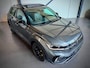 Volkswagen T-Roc 1.5 TSI R-Line, Panodak, Trekhaak, Zomer en Winterbanden, ACC, Black Pack