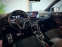 Volkswagen T-Roc 1.5 TSI R-Line, Panodak, Trekhaak, Zomer en Winterbanden, ACC, Black Pack