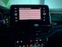 Volkswagen T-Roc 1.5 TSI R-Line, Panodak, Trekhaak, Zomer en Winterbanden, ACC, Black Pack