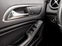 Mercedes-Benz A-klasse 180 Sport (NAVIGATIE, BLACK PACK, LEDER, GETINT GLAS, ZWART HEMEL, SPORTSTOELEN, PARKEERSENSOREN, CRUISE, NIEUWE APK, NIEUWSTAAT)