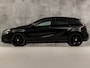 Mercedes-Benz A-klasse 180 Sport (NAVIGATIE, BLACK PACK, LEDER, GETINT GLAS, ZWART HEMEL, SPORTSTOELEN, PARKEERSENSOREN, CRUISE, NIEUWE APK, NIEUWSTAAT)