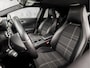 Mercedes-Benz A-klasse 180 Sport (NAVIGATIE, BLACK PACK, LEDER, GETINT GLAS, ZWART HEMEL, SPORTSTOELEN, PARKEERSENSOREN, CRUISE, NIEUWE APK, NIEUWSTAAT)