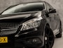 Mercedes-Benz A-klasse 180 Sport (NAVIGATIE, BLACK PACK, LEDER, GETINT GLAS, ZWART HEMEL, SPORTSTOELEN, PARKEERSENSOREN, CRUISE, NIEUWE APK, NIEUWSTAAT)