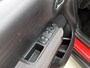 Citroën C3 Aircross SUV Shine 110pk Automaat | Navigatie | Achteruitrijcamera | Climate Control | Cruise Control | Parkeersensoren | Head-up display | Armsteun | Apple Carplay / Android Auto | Bluetooth | Elektrisch inklapbare spiegels | Automatisch dimlicht | Regensensor | Afwijkende dakkleur | Donker getint glas | 17" lichtmetalen velgen |