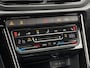 Volkswagen T-Roc 1.5 TSI R-Line Edition | Automaat | Apple Carplay | Stoel- Stuurverwarming | IQ Light | Achteruitrijcamera |