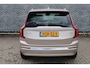 Volvo XC90 2.0 T8 Plug-in hybrid AWD Plus Bright Geventileerd nappa leder | Harman Kardon Audio | 22" Lichtmetalen velgen | Google Services | Parkeersensoren vóór + achter | Parkeercamera | Luchtvering | Charcoal hemelbekleding | Stoelverwarming | Stuurwielverwarming |