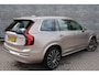 Volvo XC90 2.0 T8 Plug-in hybrid AWD Plus Bright Geventileerd nappa leder | Harman Kardon Audio | 22" Lichtmetalen velgen | Google Services | Parkeersensoren vóór + achter | Parkeercamera | Luchtvering | Charcoal hemelbekleding | Stoelverwarming | Stuurwielverwarming |
