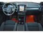 Volvo XC40 B3 177PK Plus Dark | Harman & Kardon | Panormadak | Elektrisch verstelbare stoelen | All season banden