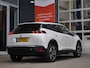 Peugeot e-2008 EV Allure 50 kWh | Adaptive cruise control | Navigatie | Achteruitrijcamera | Lichtmetalen velgen | 3 Fase | Extra getint glas | Keyless start | Stoelverwarming