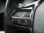 Peugeot e-2008 EV Allure 50 kWh | Adaptive cruise control | Navigatie | Achteruitrijcamera | Lichtmetalen velgen | 3 Fase | Extra getint glas | Keyless start | Stoelverwarming