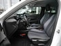 Peugeot e-2008 EV Allure 50 kWh | Adaptive cruise control | Navigatie | Achteruitrijcamera | Lichtmetalen velgen | 3 Fase | Extra getint glas | Keyless start | Stoelverwarming