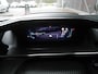 Peugeot e-2008 EV Allure 50 kWh | Adaptive cruise control | Navigatie | Achteruitrijcamera | Lichtmetalen velgen | 3 Fase | Extra getint glas | Keyless start | Stoelverwarming