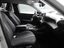 Peugeot e-2008 EV Allure 50 kWh | Adaptive cruise control | Navigatie | Achteruitrijcamera | Lichtmetalen velgen | 3 Fase | Extra getint glas | Keyless start | Stoelverwarming