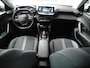 Peugeot e-2008 EV Allure 50 kWh | Adaptive cruise control | Navigatie | Achteruitrijcamera | Lichtmetalen velgen | 3 Fase | Extra getint glas | Keyless start | Stoelverwarming