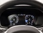 Volvo V60 2.0 B3 Sport 177Pk Automaat (APPLE CARPLAY, GROOT NAVI, PARKEERSENSOREN, GETINT GLAS, SPORTSTOELEN, DAKRAILS ZWART, LED KOPLAMPEN, NIEUWE APK, NIEUWSTAAT)