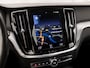 Volvo V60 2.0 B3 Sport 177Pk Automaat (APPLE CARPLAY, GROOT NAVI, PARKEERSENSOREN, GETINT GLAS, SPORTSTOELEN, DAKRAILS ZWART, LED KOPLAMPEN, NIEUWE APK, NIEUWSTAAT)