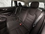 Volvo V60 2.0 B3 Sport 177Pk Automaat (APPLE CARPLAY, GROOT NAVI, PARKEERSENSOREN, GETINT GLAS, SPORTSTOELEN, DAKRAILS ZWART, LED KOPLAMPEN, NIEUWE APK, NIEUWSTAAT)
