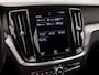Volvo V60 2.0 B3 Sport 177Pk Automaat (APPLE CARPLAY, GROOT NAVI, PARKEERSENSOREN, GETINT GLAS, SPORTSTOELEN, DAKRAILS ZWART, LED KOPLAMPEN, NIEUWE APK, NIEUWSTAAT)