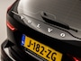 Volvo V60 2.0 B3 Sport 177Pk Automaat (APPLE CARPLAY, GROOT NAVI, PARKEERSENSOREN, GETINT GLAS, SPORTSTOELEN, DAKRAILS ZWART, LED KOPLAMPEN, NIEUWE APK, NIEUWSTAAT)