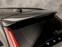 Volvo V60 2.0 B3 Sport 177Pk Automaat (APPLE CARPLAY, GROOT NAVI, PARKEERSENSOREN, GETINT GLAS, SPORTSTOELEN, DAKRAILS ZWART, LED KOPLAMPEN, NIEUWE APK, NIEUWSTAAT)